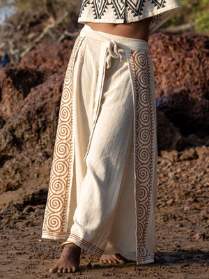 Fisherman wrap pants in natural cotton, tie-waist detail close-up, front view
