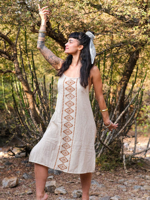 Crossback tie-up back of the Lina Dress for women in beige cotton, with slim adjustable straps and an open back