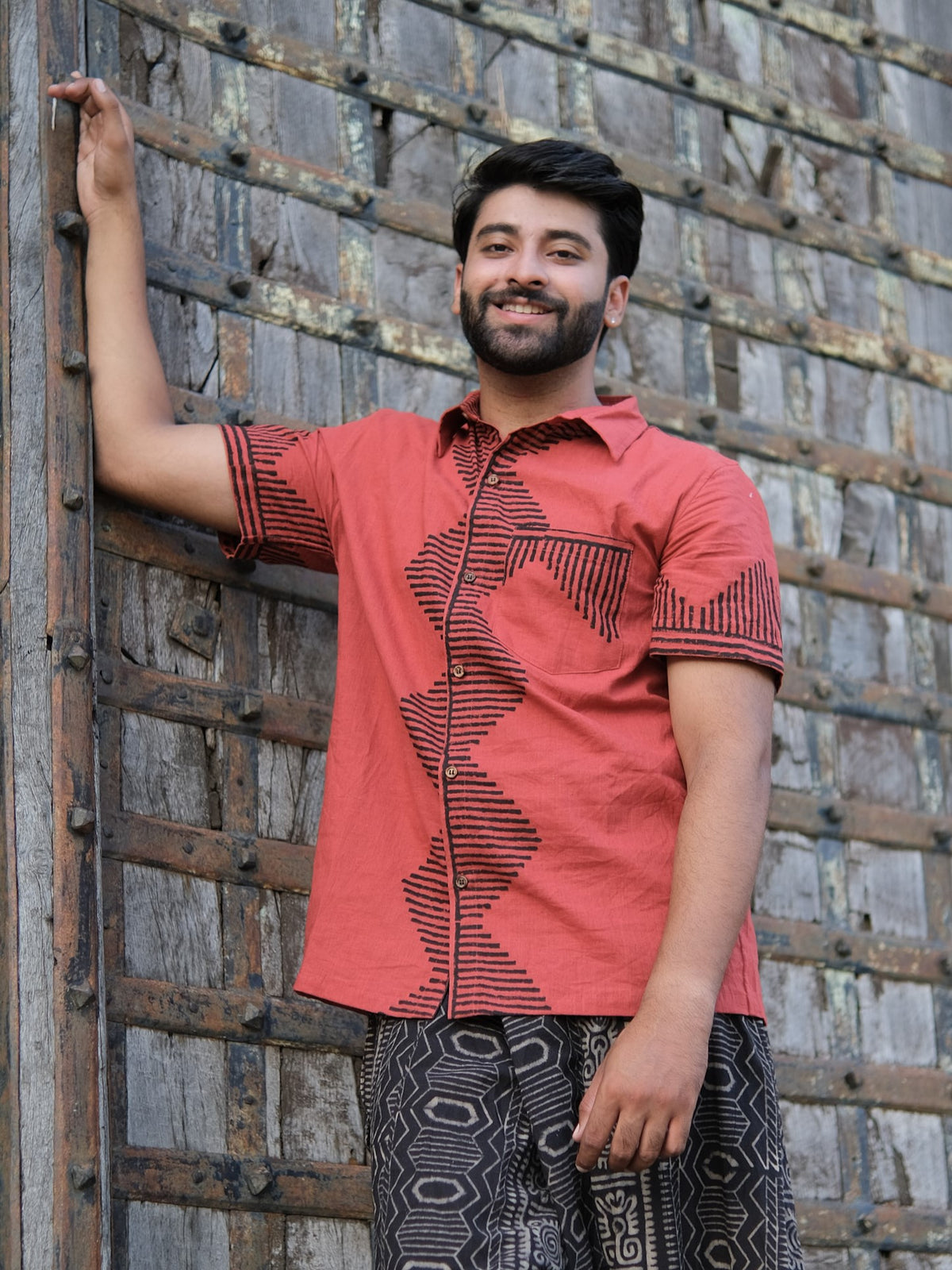 Rudra Baumwollhemd mit schwarzem Stammesblockdruck