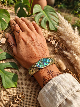 Neelma – Abalone Shell Statement Cuff