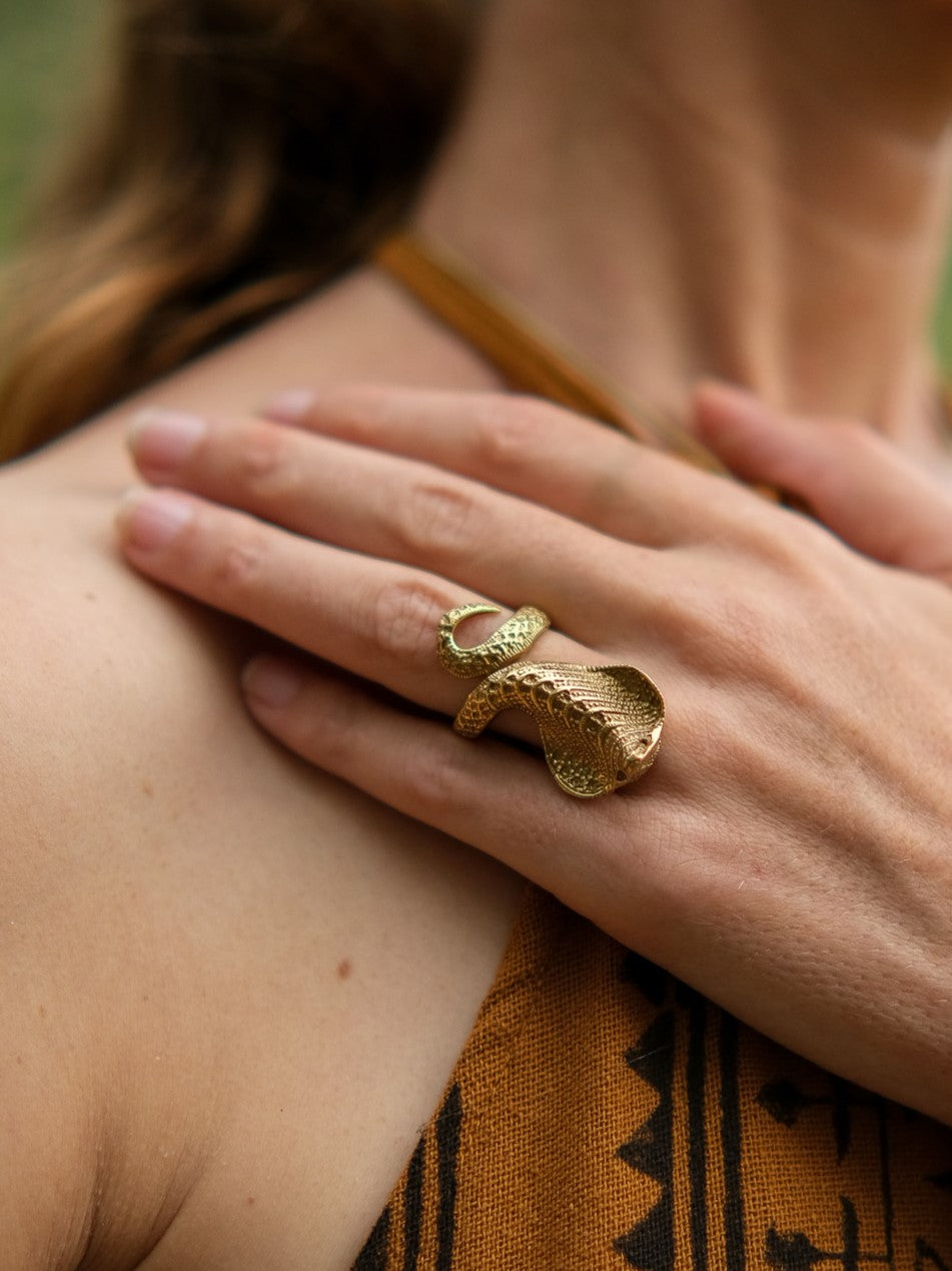 Sarpa Coil Ring