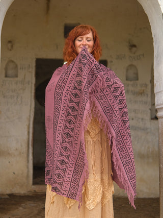 Nivita Shawl