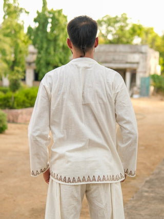 Back view of a man wearing the Arok Kurta, showing brown zigzag patterns at the cuffs and hem.