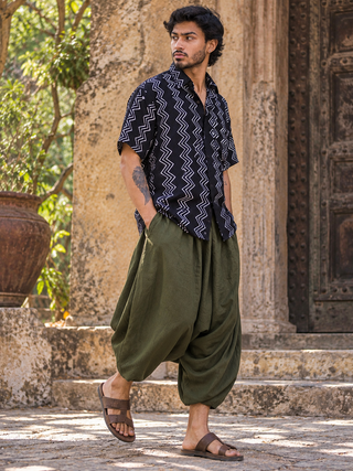 Model walking in the black zigzag baggy viscose shirt for men, side view showing the relaxed oversized fit
