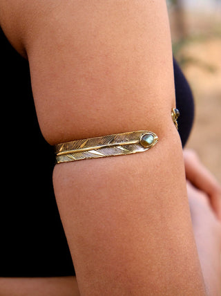 Feather Armlet - Crystal Heal