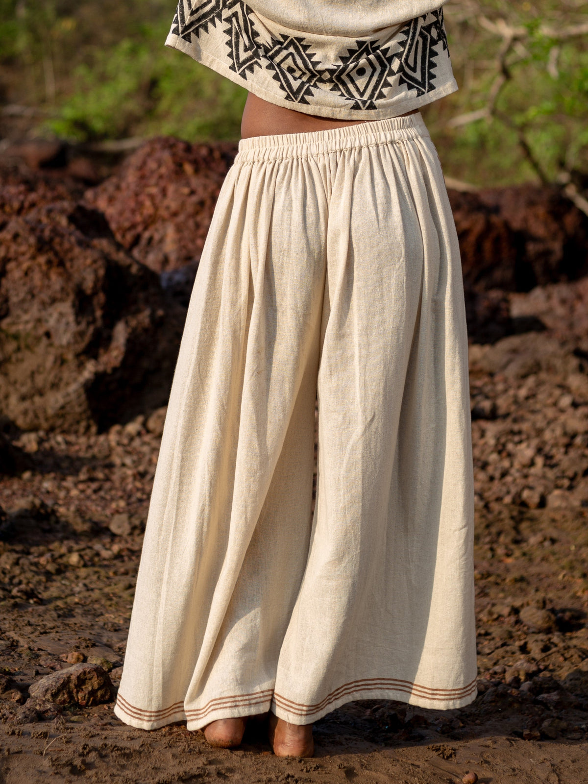Fisherman wrap pants in natural cotton, back waist tie close-up on beach