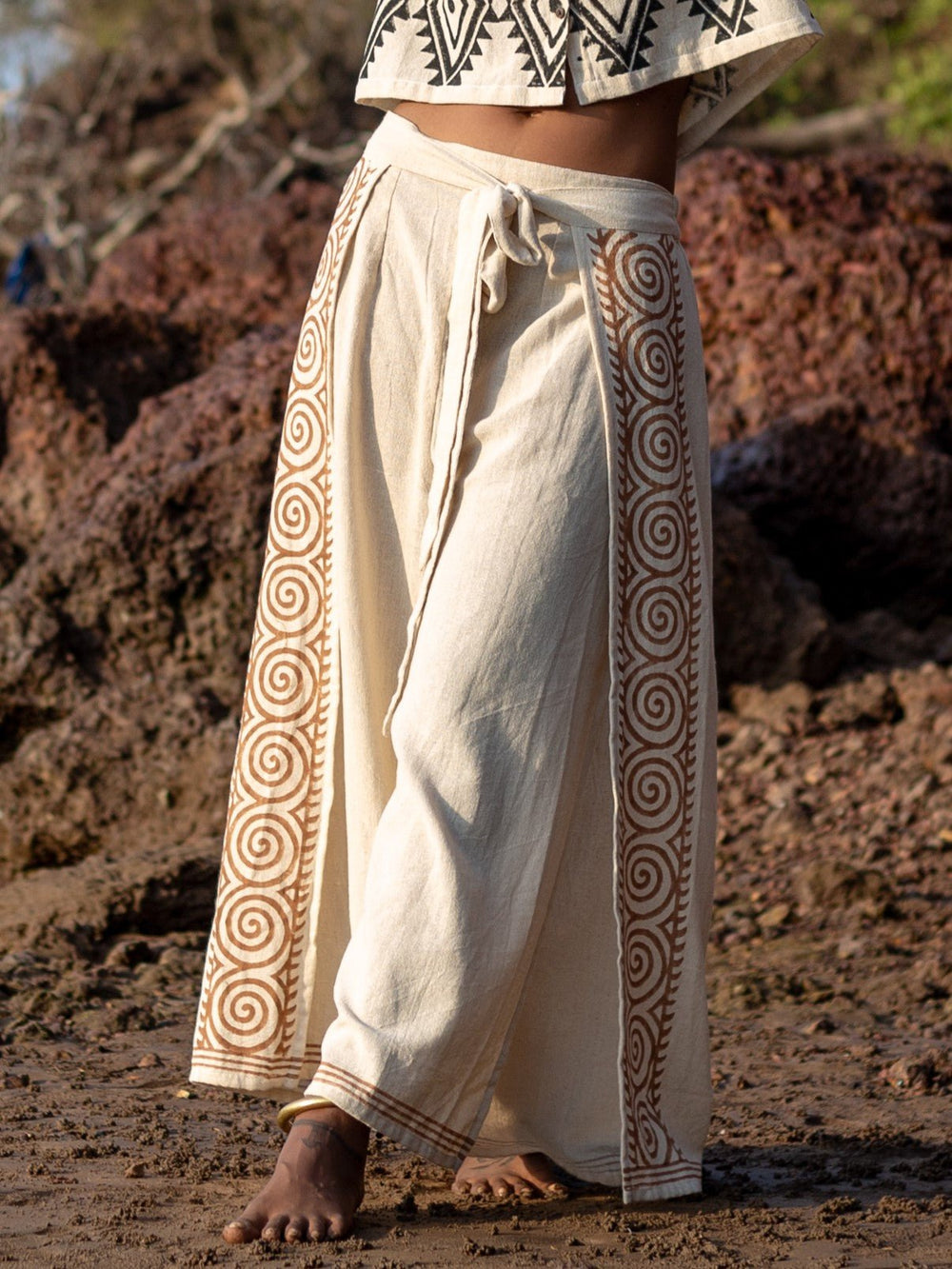 Fisherman wrap pants in natural cotton, tie-waist detail close-up, front view