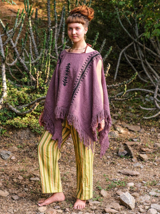 Full-length dusty mauve Parvati kimono in block print cotton with fringes, model standing barefoot